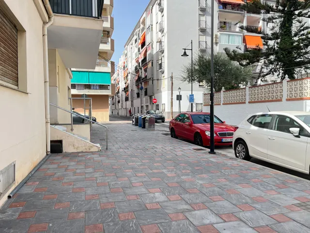 Excelente Oportunidad de Inversión en Fuengirola: Local Comercial en Segunda Línea de Playa — 2