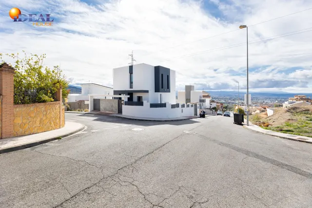 TERRENO A LA VENTA EN PELIGROS — 13