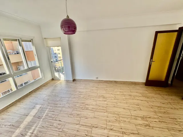 Piso de 3 habitaciones con ascensor junto a calle Aragón – P