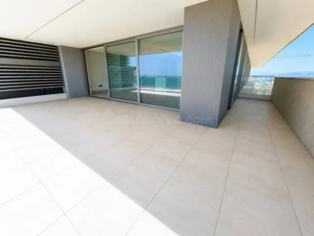 Exclusivo piso en esquina de 4 dormitorios con vistas panorá - foto 2
