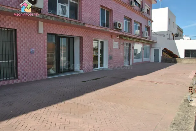 Edificio en venta en Guadiaro - foto 2