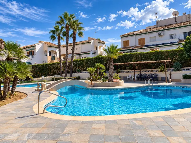 Tu rincón de sol en la mata: bungalow recién reformado con amplio jardín orientado al sur y a solo 450 metros de la playa — 41
