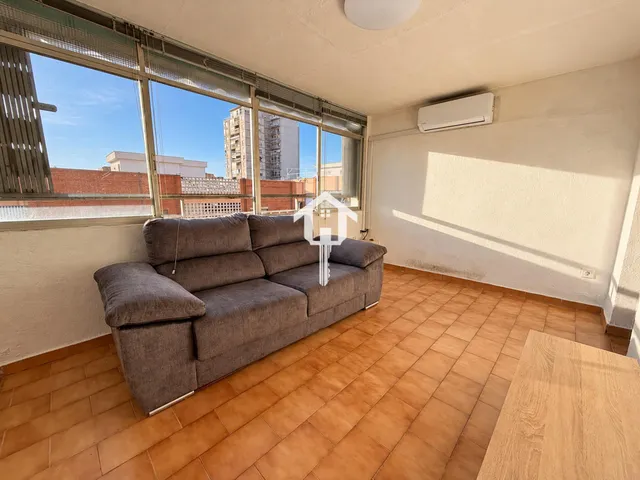 Ático en exclusiva totalmente reformado de 56 m2 con terraza en zona benalúa de Alicante: edificio con ascensor — 7