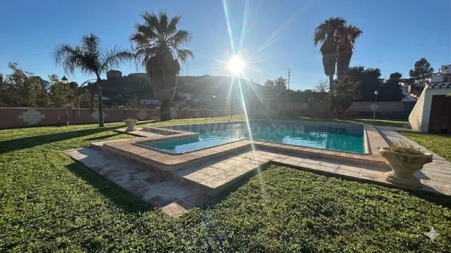 Villa con casa independiente, de huéspedes y huerta de aguac - foto 2