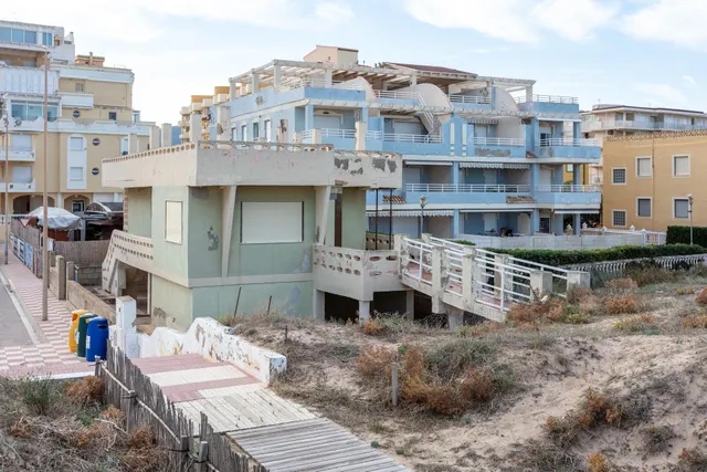 Vive el mar desde casa: parcela exclusiva en primera línea de playa en Xeraco — 7