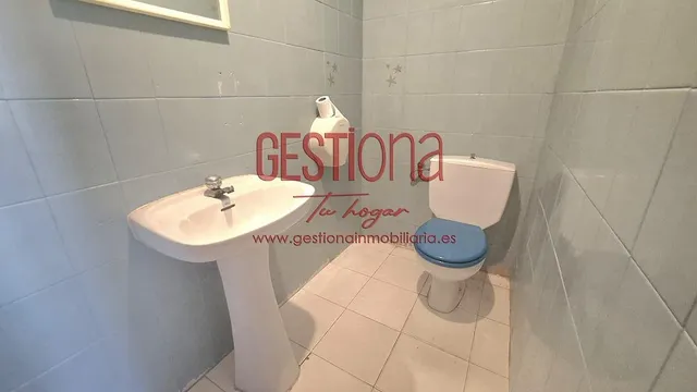 LOCAL COMERCIAL EN LA PENILLA. — 31