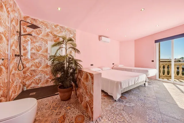 ESPECTACULAR VILLA CON PISCINA, 6 DORMITORIOS EN SUITE Y VISTAS AL MAR EN SA TORRE — 32