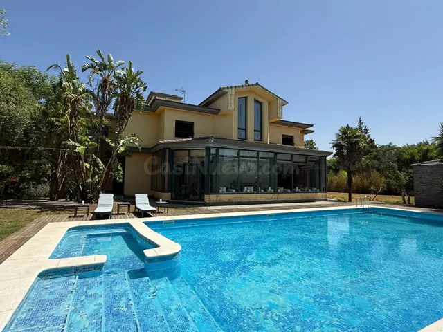 Chalet independiente en venta en Simón Verde, Sevilla.