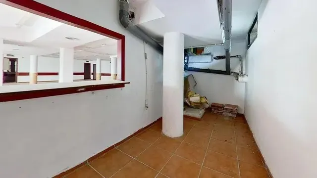 LOCAL EN VENTA EN EL PRAT DE LLOBREGAT (Barcelona). — 21