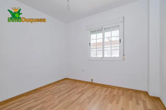 Casa adosada CASI A ESTRENAR en Belicena. Con 4 dormitorios. — 33