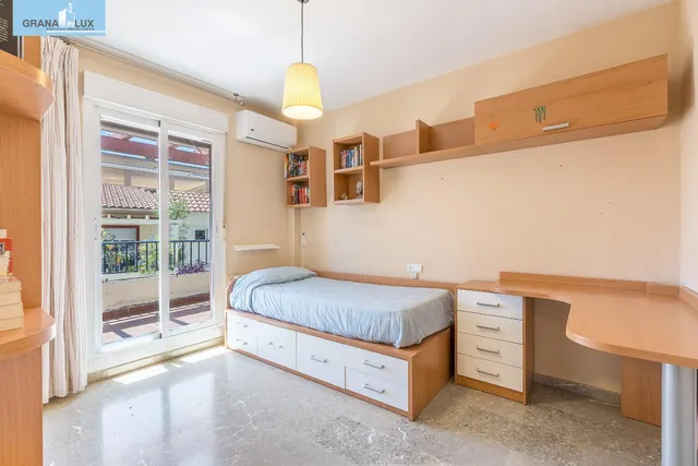 ADOSADA EN URBANIZACIÓN EN HUETOR VEGA — 22