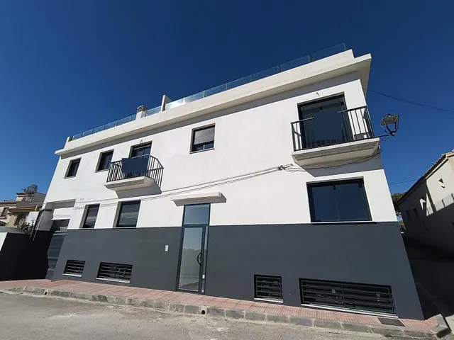 ÁTICO EXCLUSIVO: Tu Oasis con Gran Terraza de 62 m2 a Estren - foto 2