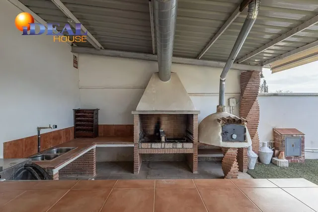 Chalet independiente con pozo propio y placas solares — 30