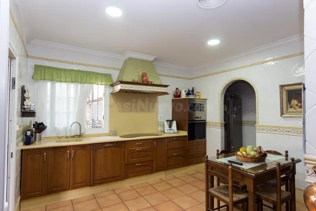 Chalet junto a la Avenida de la Libertad - foto 3