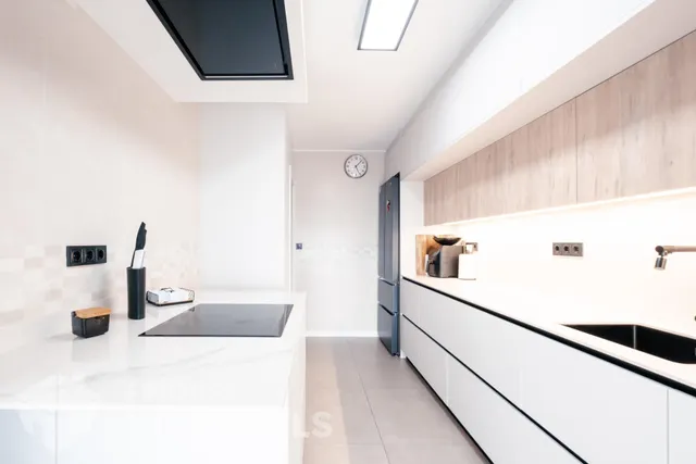 Casa esquinera con jardín privado y estilo inigualable — 18