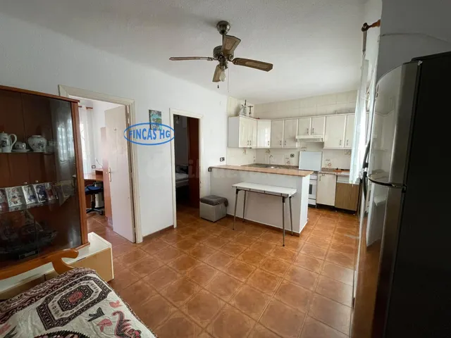 Vivienda situada en el barrio de Altozano, muy próxima a la 
