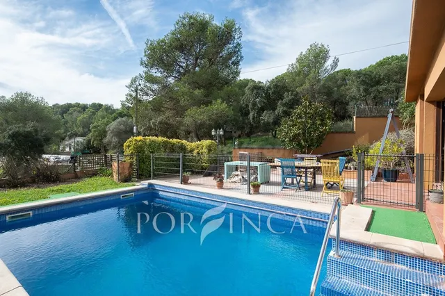 Villa con carácter de 5 dormitorios cerca de Palamós en un e - foto 2