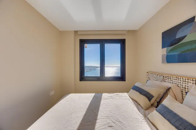 Exclusivo apartamento en primera línea con vistas panorámicas al mar — 33