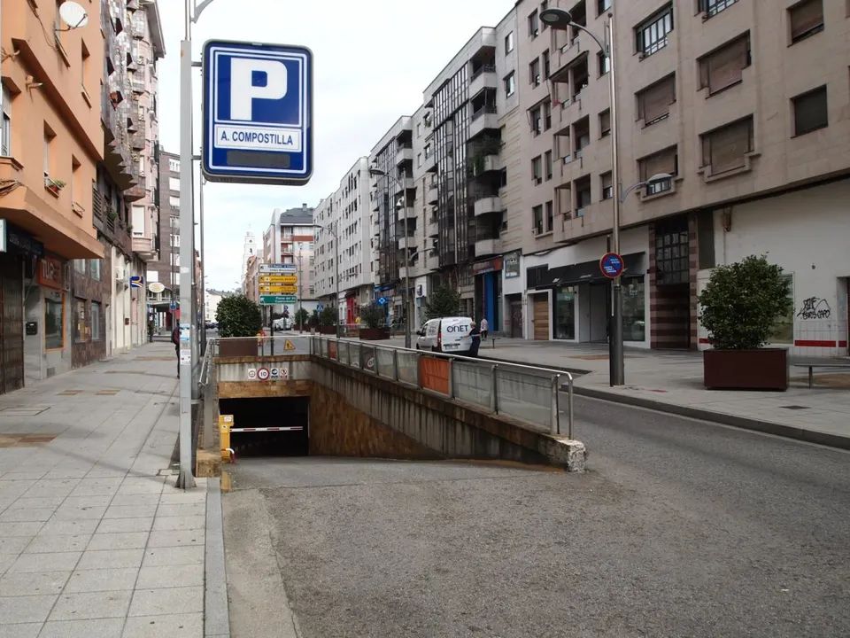 OPORTUNIDAD, COCHERAS EN EL PARKING DE LA AVENIDA DE COMPOSTILLA