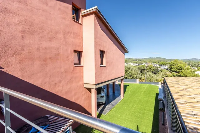 Casa con piscina, espacio y calidad en can font - ca n'avellaneda — 16