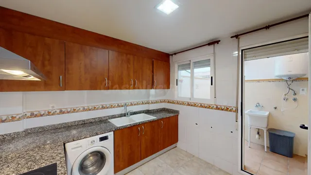 Oportunidad Única en Miramar: Piso Impecable con Garaje, Tra - foto 5