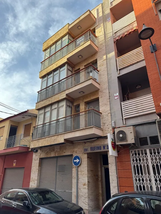 PISO SANTOMERA 3 DORMITORIOS OKUPADO