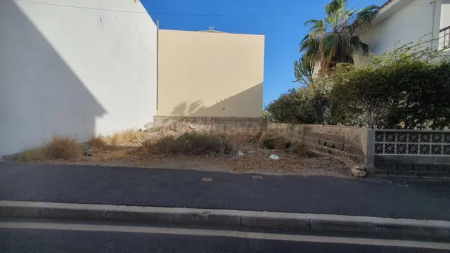 SE VENDE TERRENO URBANO EN SAN ISIDRO.