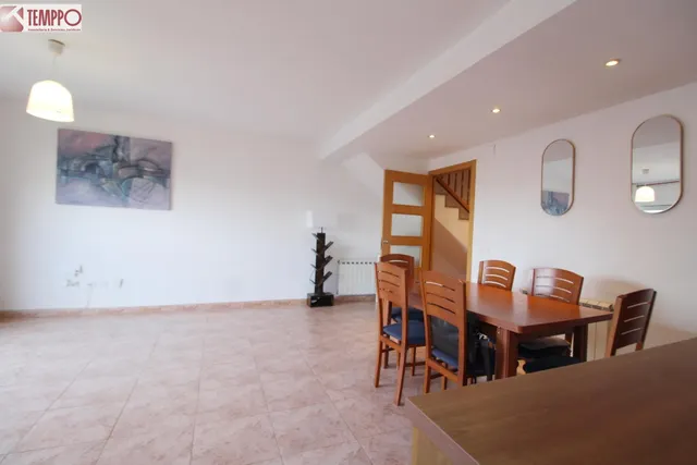 ¡CASA ADOSADA con PATIO, BARBACOA y AMPLIO GARAJE! — 10