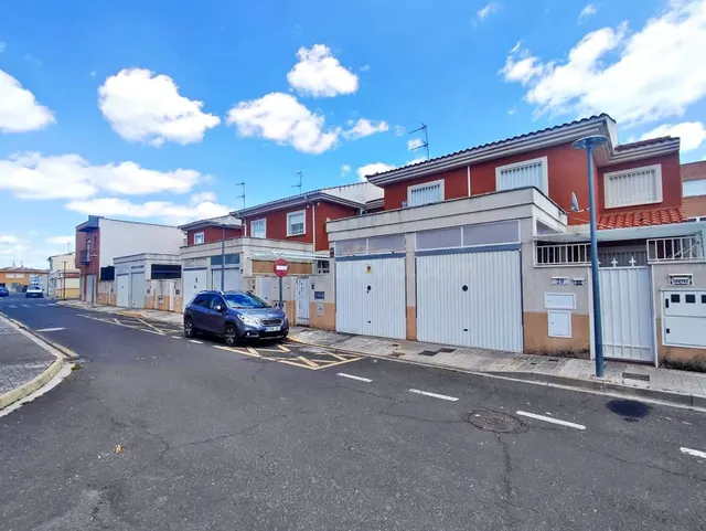 Chalet pareado en venta en calle Igualdad
