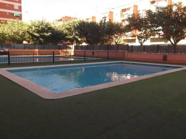 Vivienda con garaje y piscina — 12