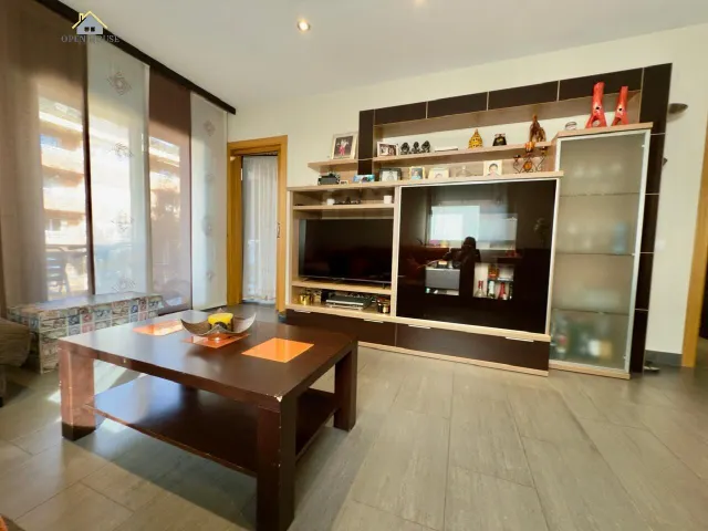 Bonito piso en venta en la Seu d'Urgell, edificio moderno co - foto 4