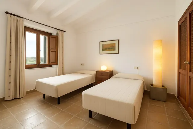 Finca mallorquina con carácter, jardín mediterráneo y vistas a la Serra de Tramuntana · Biniali — 17
