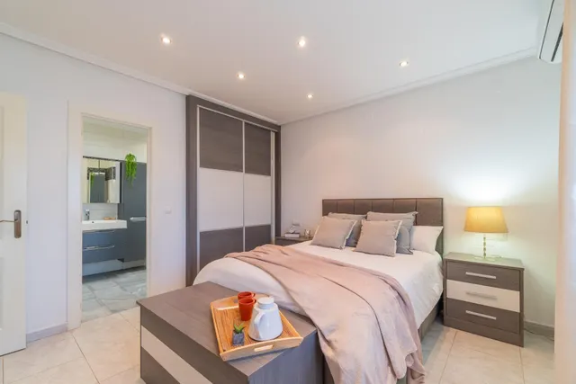 Maravillosa villa de una sola planta (aprox. 161 m2) con gran piscina privada. Cerca de colegios, del La Zenia Boulevard, ¡y a tan solo 15 minutos a pie de Playa Flamenca! — 39