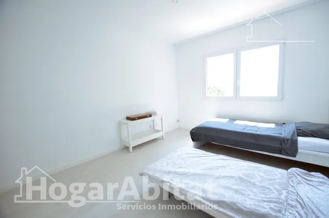 PRECIOSO CHALET REFORMADO CON PISCINA, GARAJE Y DOS TERRAZAS — 28