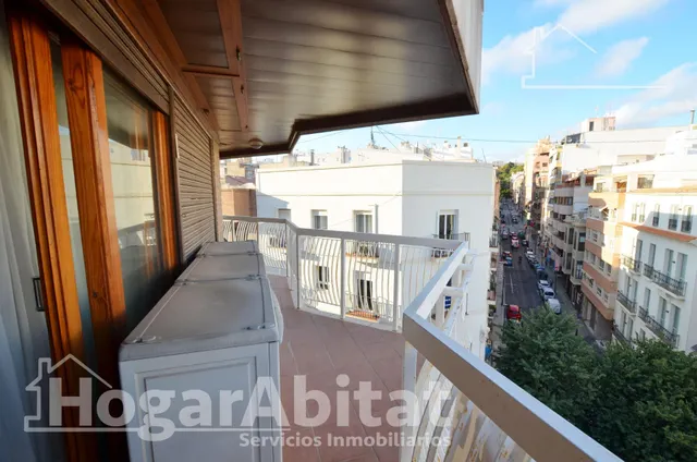 ¡Alicante centro! alto, luminoso y esquinero con terraza — 17