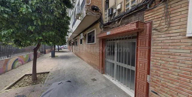 SE VENDE PISO OKUPADO en Plaza LUIS CERNUDA Nº 16 Sevilla (Sevilla) — 2