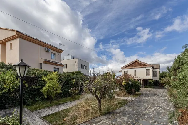 Gran casa con parcela y piscina en Cájar — 32