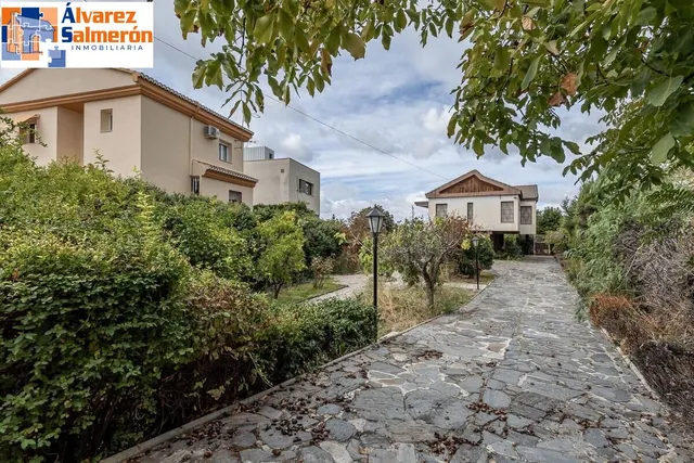 Gran casa con parcela y piscina en Cájar — 31