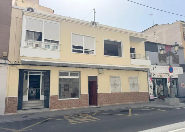 Local comercial con posibilidad de cambio de uso a vivienda 