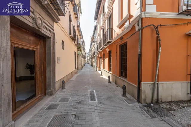 Piso en esquina con terraza y vistas a Plaza Mariana Pineda, Granada — 44