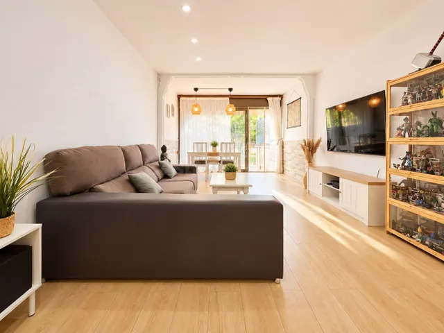 ADOSADO REFORMADO CON ESPECTACULAR ZONA COMUNITARIA EN OASIS - foto 4