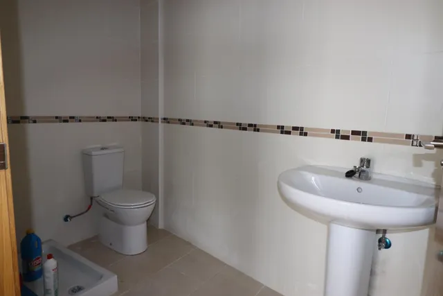 EXCLUSIVO LOCAL EN AVENIDA DE RONDA — 8