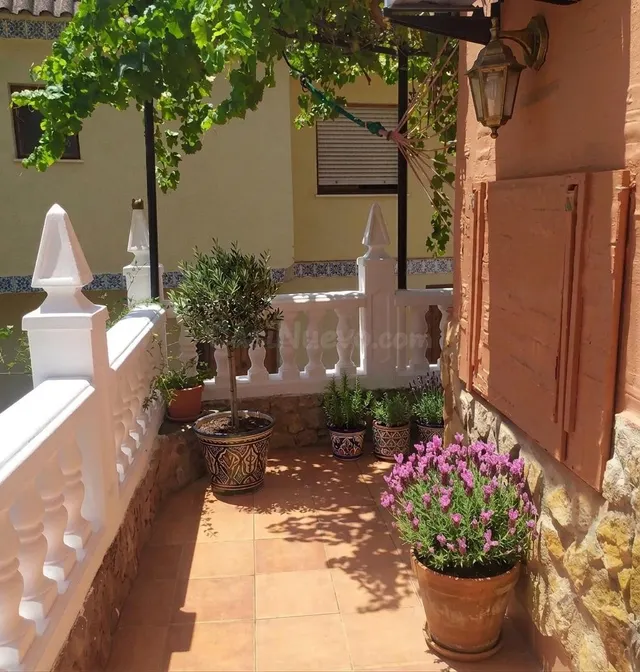 SERRA.Bajo vivienda , reformada con terraza privada – ¡Listo