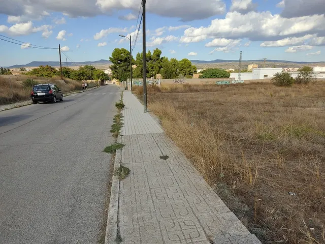 PARCELLA EN ZONA RESIDENCIAL DE 600 M2. — 7