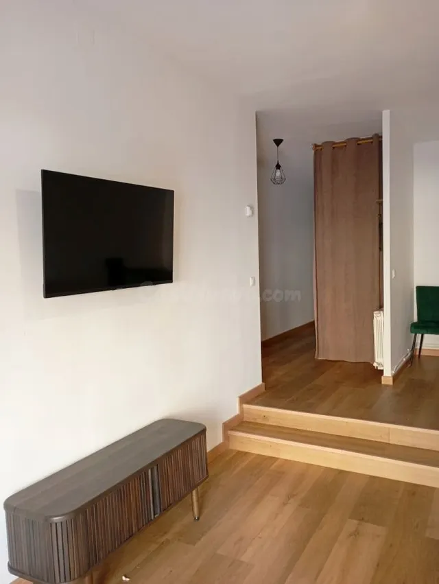 Piso reformado de 100 m2 con patio privado en Calle Barrio N - foto 4