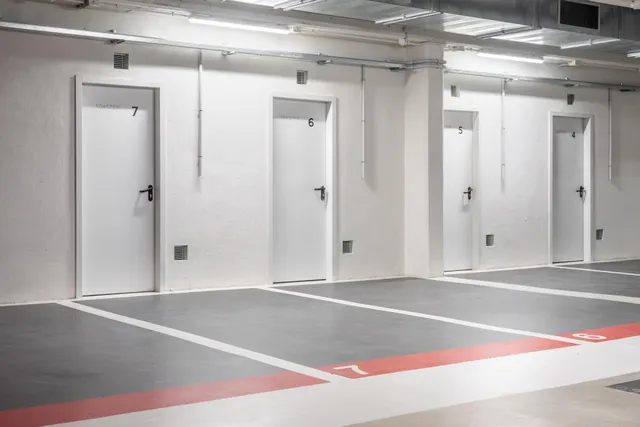 Parking de moto 3m² en alquiler - Zona Avinguda Barcelona — 26