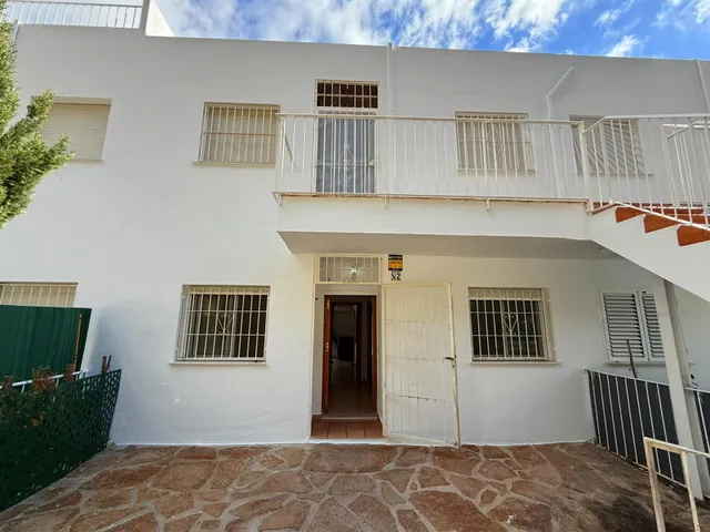 Piso de 3 dormitorios con vistas al mar y piscina — 26