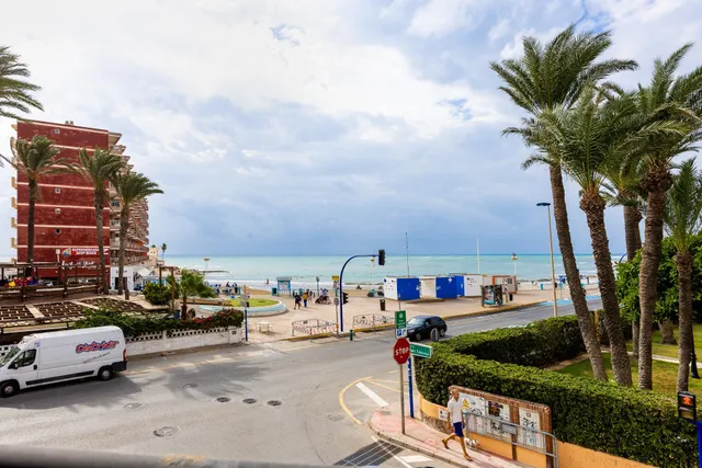 Apartamento de tres dormitorios y dos baños en residencial Duquesa Beach, primera línea de la playa de los locos — 29