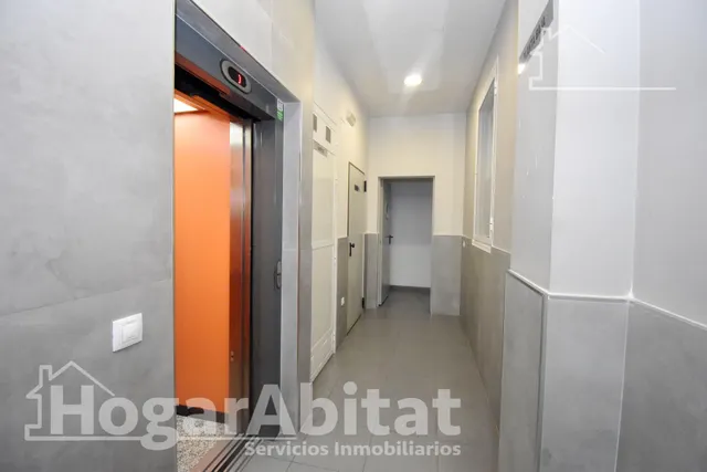 ¡Vistas panorámicas! Alto, bonito y luminoso con ascensor y balcón, cerca del centro — 43