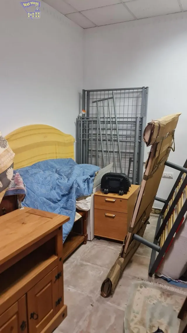 SE VENDE LOCAL DIÁFANO EN ZONA CUESTA DE LA RUJANA — 10